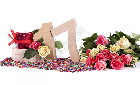 年龄数字 用玫瑰装饰纸屑周年庆典幸福纸板纸盒生日工作室盒子礼物图片