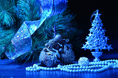 圣诞树玻璃松树装饰展示星星手杖金子糖果盒子插图图片