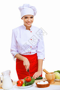 青年烹饪准备食品桌子装潢男性酒店餐厅厨房围裙男人蔬菜微笑图片