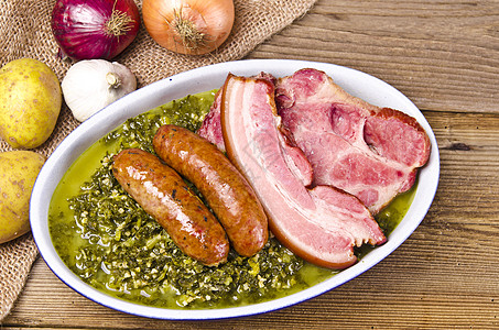 来自奥尔登堡的卡勒香肠植物蔬菜猪排猪肉土豆橙子厨房熏制派对图片