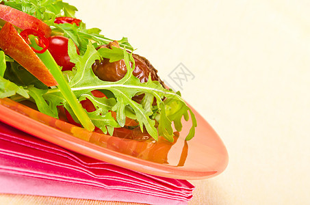 配有日期 苹果和番茄的鲁科拉沙拉餐饮健康宏观面包敷料沙拉蔬菜树叶洋葱早餐图片