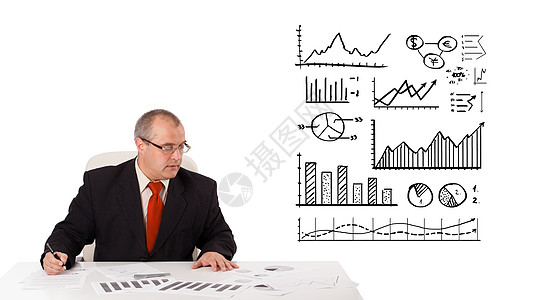 坐在有统计数字和图表的办公桌上的商务人士进步生长金融成人经理办公室套装老板桌子总务长图片