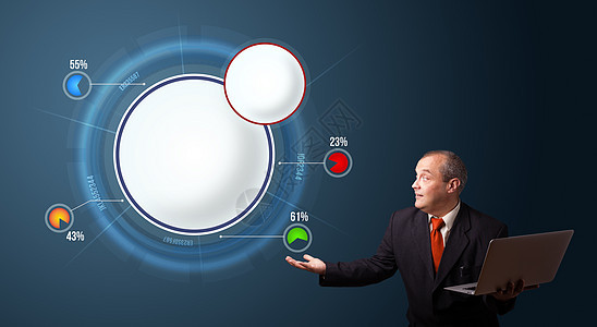 商务人士持有笔记本电脑和提供抽象的现代派圆圈示范图表产品人士男人演讲男性棕榈营业员图片