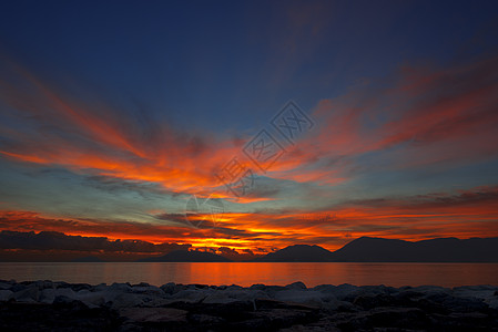 意大利的日落橙子诗人海岸日出娱乐岛屿海洋地平线海景旅行图片