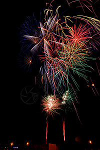 烟花火箭假期闪光黑色爆炸性天空艺术庆典喜悦派对图片