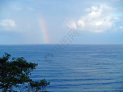 彩虹横跨大洋 云云多云的天空晴天荒野绿色海洋生态美丽黄色季节橙子天气图片