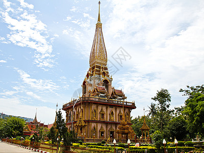 泰国普吉或Chaitharam寺庙的塔达信仰金子宗教地标教会纪念馆女神宝塔神话建筑图片