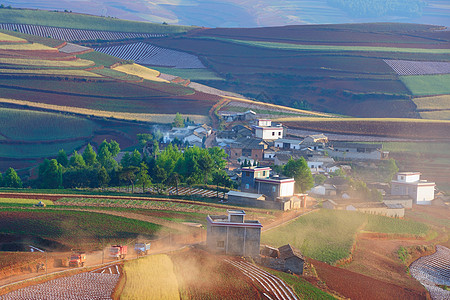 中国农村地貌房子地球灰尘土地房屋布雷尘土卡车农业农作物图片