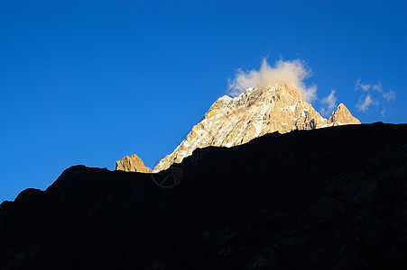 雪山顶峰风景山脉白色藏区网站场景高原蓝色天空图片