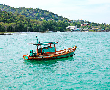 海上木制渔船旅行冲浪红色地平线闲暇渔夫假期海岸码头绿色图片