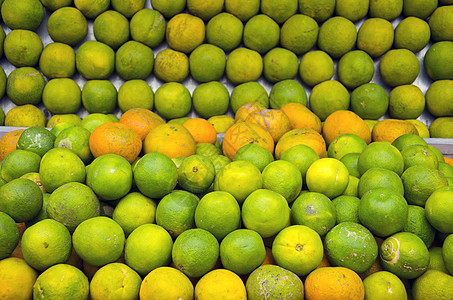 德里市场新的绿色柠檬图片
