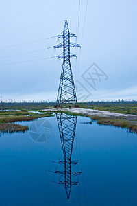 高压电塔建造电线柱子沼泽地力量天空反射线路桅杆电缆图片