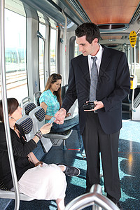 电车售票员女性乘客日常生活运输机器集电极套装男人工作检查图片