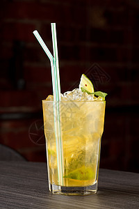 莫吉托鸡尾酒热带酒吧薄荷桌子叶子玻璃果汁情调派对饮料图片