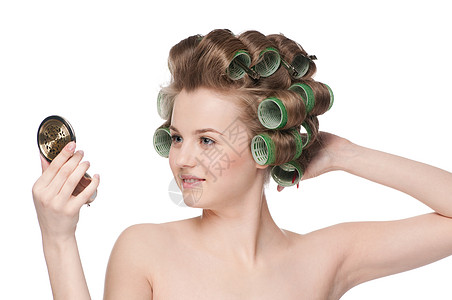 女人在头发滚滚的照镜子温泉皮肤青少年女士发型设计治疗发型镜子容貌乐趣图片