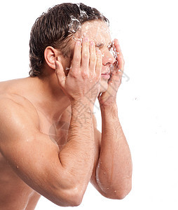 年轻人洗脸男性胡须男生粉碎牙齿护理力量眼睛皮肤小伙子图片