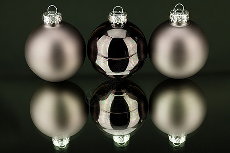 黑色银银色的圣诞节装饰假期玩具传统礼物奢华魅力风格丝带装饰品玻璃图片