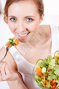 妇女笑着吃新鲜沙拉维生素身体活力女孩脂肪小吃午餐女士蔬菜胡椒图片