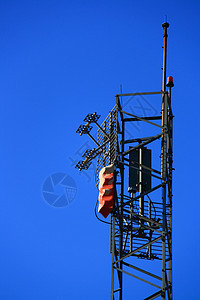 城市天线电讯雷达网络发射机抛物线盘子微波收音机宽带播送图片