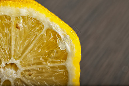柠檬水果绿色叶子圆圈黄色饮食果汁木头食物白色图片