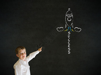 用粉笔成功火箭指着男孩生意人图片