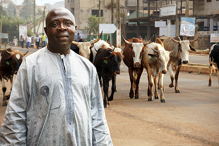 非洲牧牛农民图片