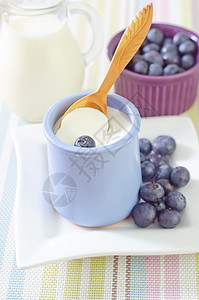 含蓝莓酸奶团体美食饮食牛奶覆盆子甜点摄影奶油蔬菜水果图片