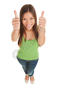 年轻女人举起双拇指热情动力身体女孩混血验收语言胜利手势黑发图片