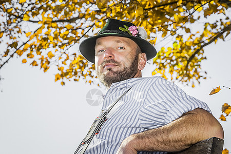 巴伐利亚传统世界男人啤酒假期男性成人裙子皮裤节日古董图片