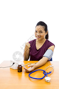 接受血压测试的妇女幸福治疗脉冲药片职业女性从业者医师成人治疗师图片