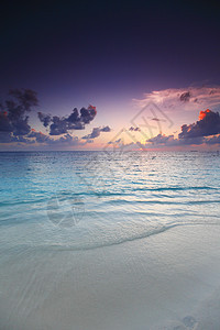 海滩日落海洋风景反射冲浪地平线假期橙子天空热带场景图片