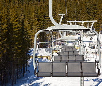 滑雪电梯运输椅子缆车空气休闲电缆索道阳光跑步踪迹图片