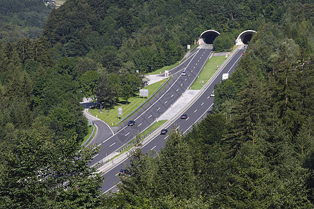 山区公路车辆街道旅行划分线条沥青速度通道蓝色运动图片