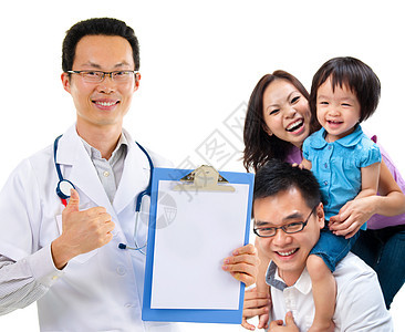 中国男医长和年轻病人家庭 男医生图片