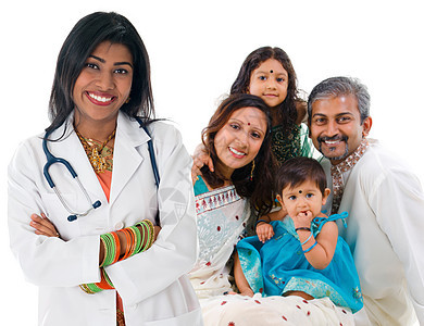 印度女医生和病人家属 6月25日图片