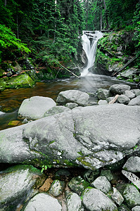 Szklarka 瀑布岩石植物荒野旅行旅游流动石头地标风景运动图片