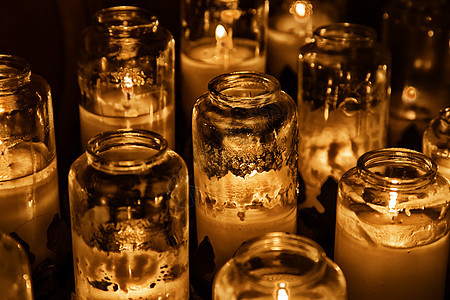 教堂蜡烛火焰烛光辉光宏观宗教历史性黑暗烧伤信仰礼仪图片