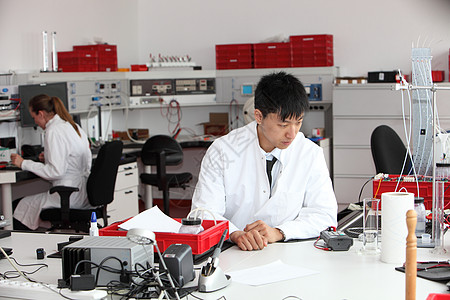 青年亚洲实验室技术员图片