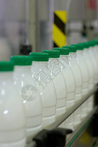 奶油厂 用牛奶瓶装的储藏器包装饮料奶制品食物作坊金属技术瓶子运输材料图片