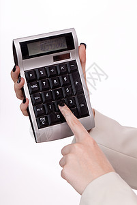 拥有孤立计算器的有吸引力 笑着微笑的红发女商务人士数学工作预算投资控制口袋支出数字数据考官图片