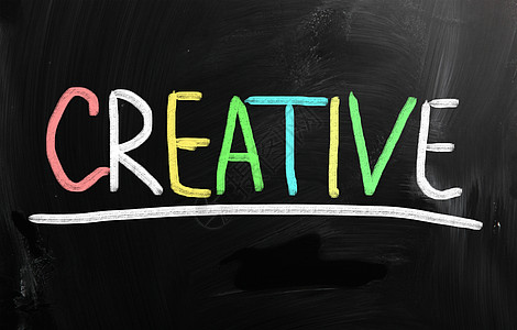 黑板上贴有粉笔的创意手写社区思考头脑创造力工作灯泡创新成功想像力风暴图片