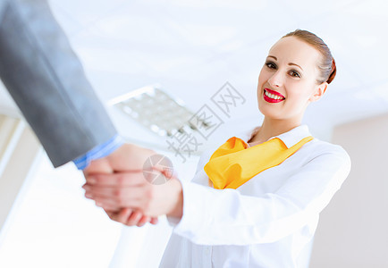 商业握手女性男人问候语正方形成功微笑顾问客户合同合伙图片