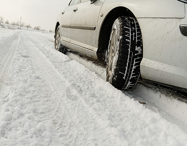冬季轮胎驾驶运输气候踪迹汽车雪花车辆车轮风险街道图片