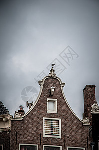 Amsterdam 建筑结构驳船倾斜红色自行车松树瓷砖窗帘运河图片