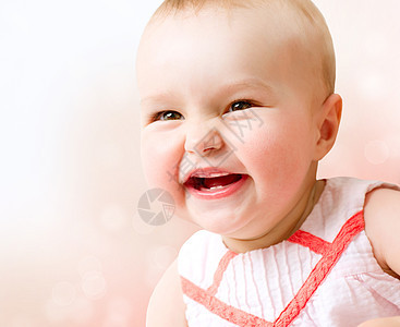 宝贝 可爱的微笑女婴图片