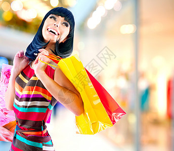 购物购物中心有购物袋的 美女头发信用卡中心快乐女士享受礼物销售量送货微笑图片