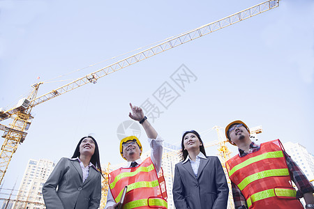 北京一个建筑工地的建筑师和女商务人士反光衣团结职业合伙商务微笑安全视图承包商低角度图片