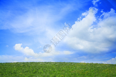 青春 绿色的风景 天空和云彩都是蓝色的地平线场景水平爬坡生长环境复合摄影数字图片