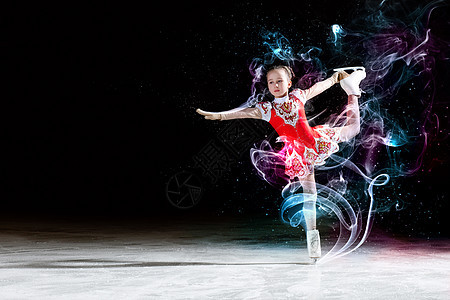 女孩小身材滑冰锦标赛金子运动竞赛灵活性女性演员竞技场运动装冠军图片