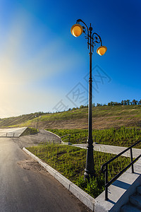 伟大的河道的街道灯光照亮了天空甲板岩石衬垫栅栏石头地平线楼梯金属邮政图片